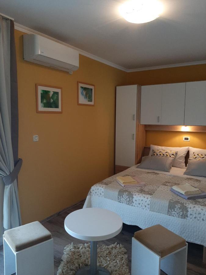 Rooms Neda Rab Town Bagian luar foto